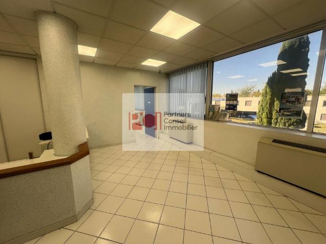 Bureau vente à Nîmes