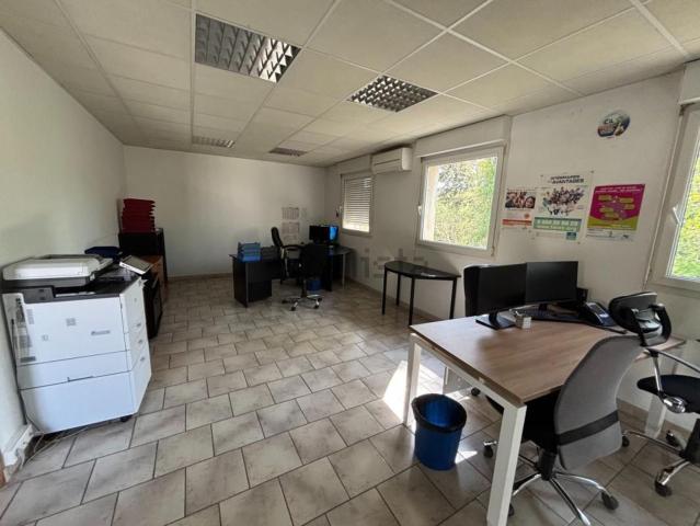 Bureau location à Courtine, Avignon
