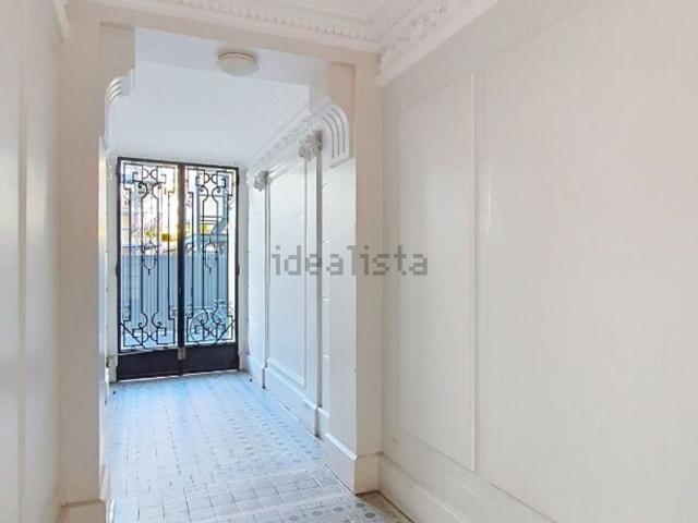 Bureau vente à Paris 20e Arrondissement, Paris