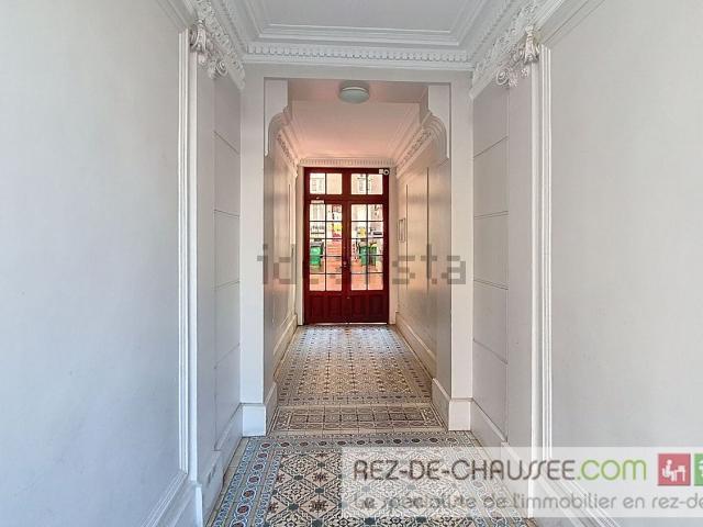 Bureau vente à Paris 20e Arrondissement, Paris