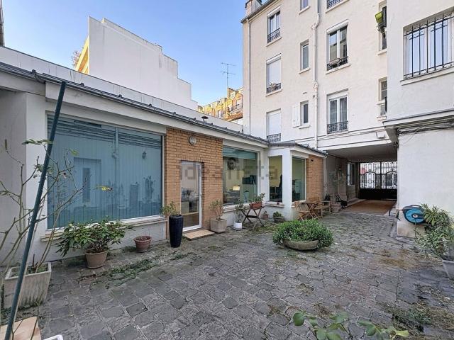 Bureau vente à Paris 20e Arrondissement, Paris