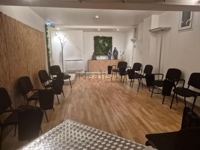 Bureau vente à Paris 13e Arrondissement, Paris
