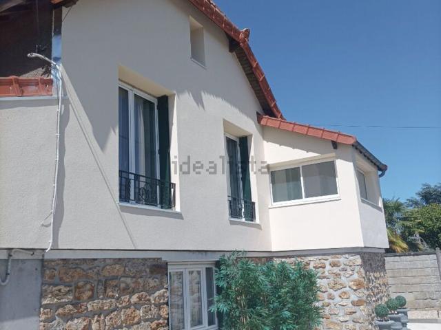 Bureau location à Le Petit Château, Brunoy