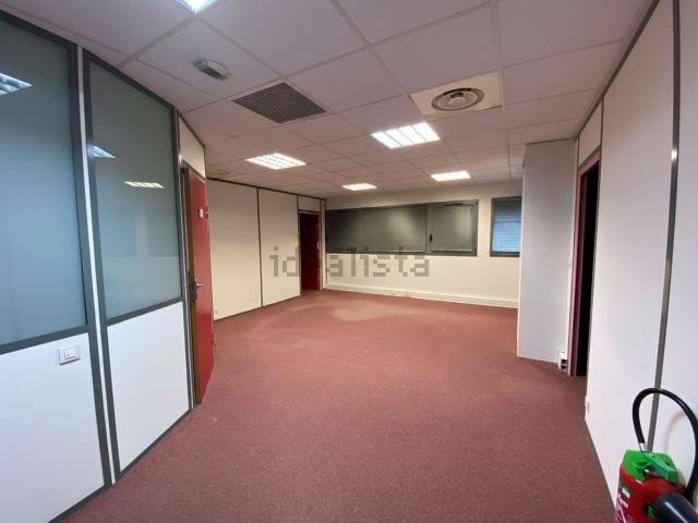 Bureau location à Zone d'activités Chartres Est Secteur Le Jardin d’Entreprises, Chartres