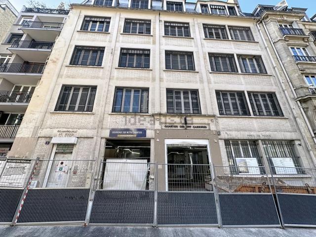 Bureau vente à Paris 18e Arrondissement, Paris