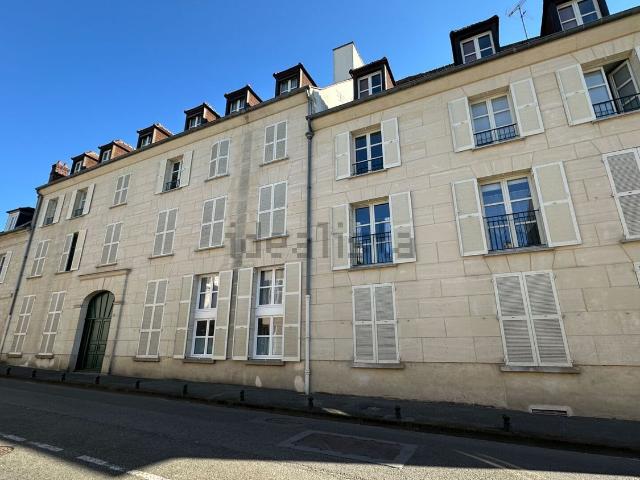 Bureau vente à Les Veneurs, Compiègne