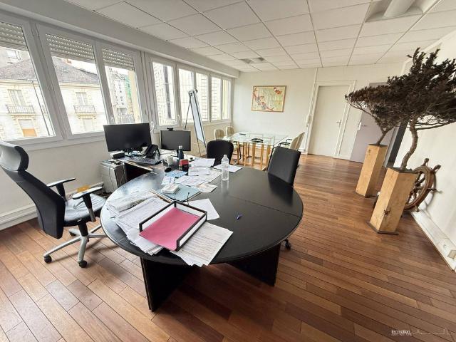 Bureau vente à Nantes