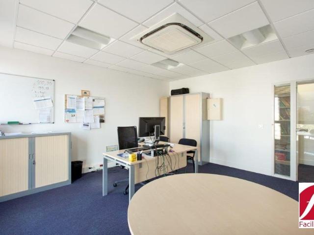Bureau vente à Versailles, Montigny-le-bretonneux