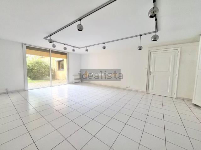 Bureau vente à Fréjus, Var