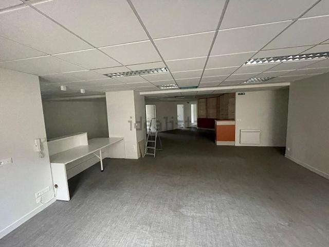 Bureau vente à Les Pommeraies, Laval