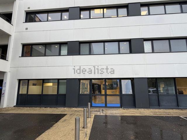 Bureau vente à Grenoux-Ribaudières, Laval