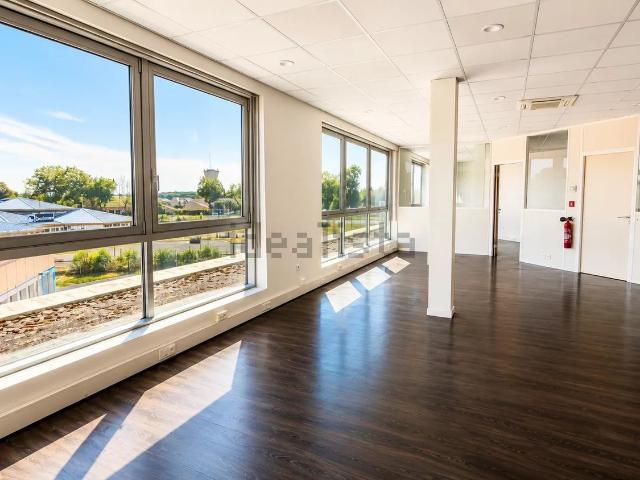 Bureau vente à Les Essarts-le-Roi, Yvelines