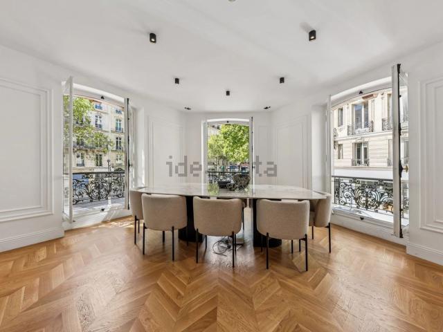 Bureau vente à Paris 8e Arrondissement, Paris