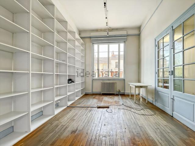 Bureau vente à Melun, Seine-et-Marne