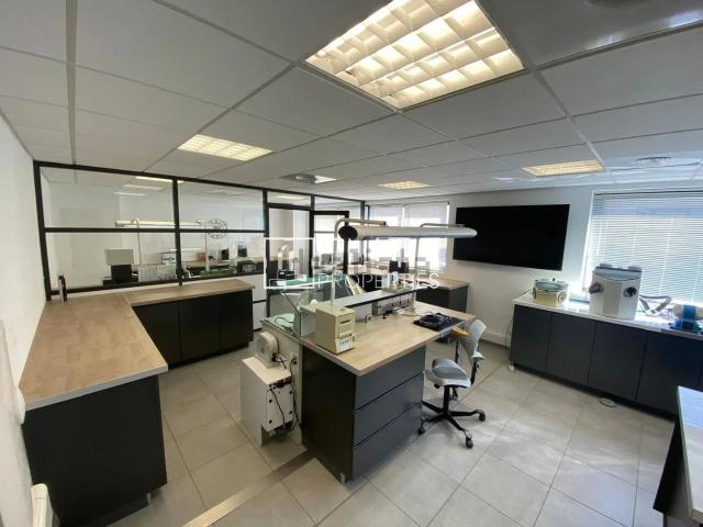Bureau vente à Mougins, Alpes-Maritimes