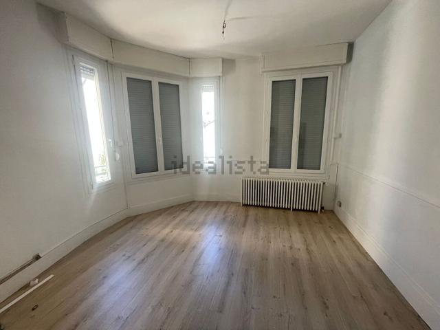 Bureau location à Cour St Sauveur, Nevers