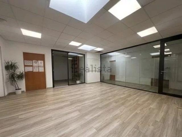 Bureau vente à Ville Active, Nîmes