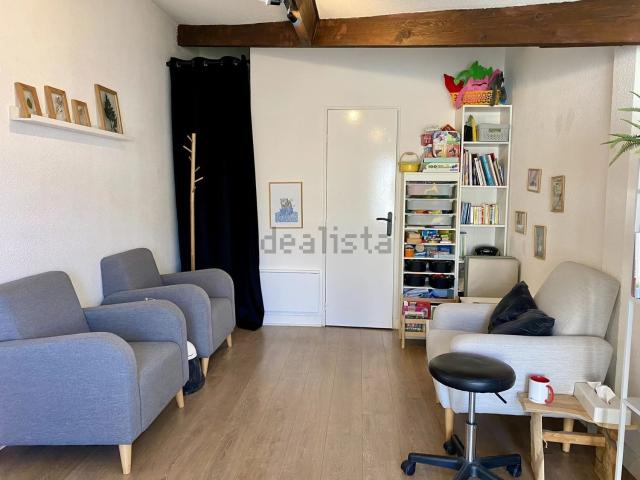 Bureau vente à Noès, Pessac
