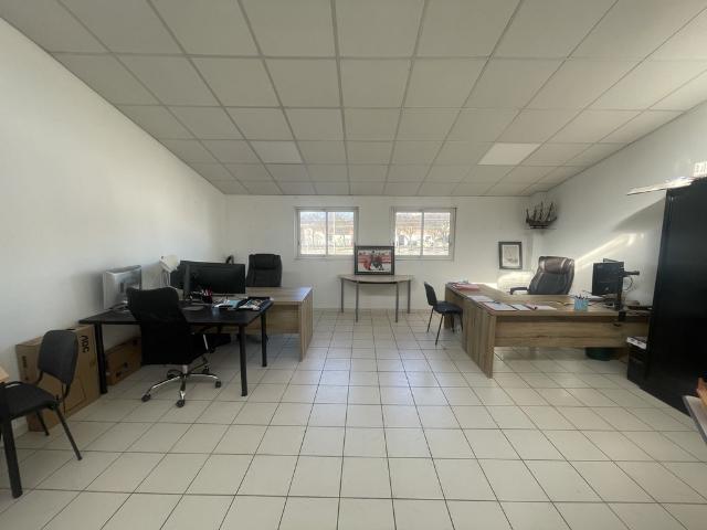 Bureau vente à Nîmes