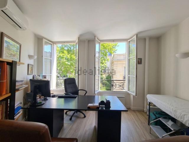 Bureau vente à Paris 14e Arrondissement, Paris