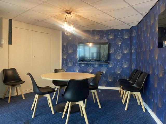 Bureau vente à Les Bureaux de la Colline, Saint-Cloud