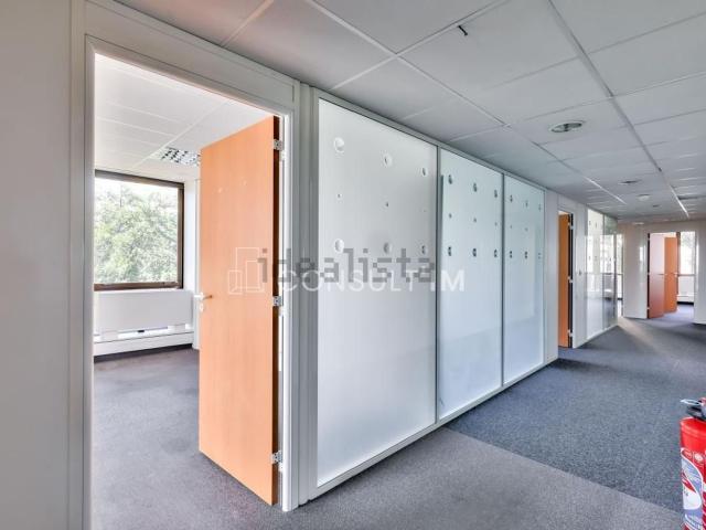 Bureau vente à Les Bureaux de la Colline, Saint-Cloud