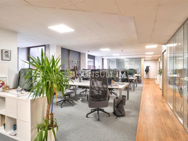 Bureau vente à Les Bureaux de la Colline, Saint-Cloud