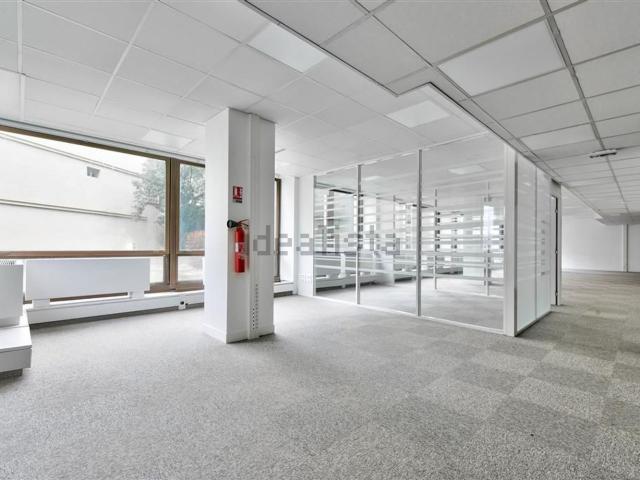 Bureau vente à Les Bureaux de la Colline, Saint-Cloud