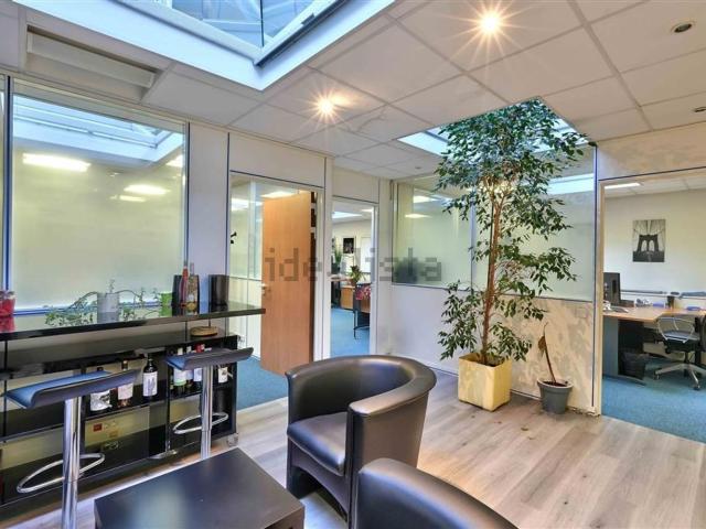 Bureau vente à Les Bureaux de la Colline, Saint-Cloud