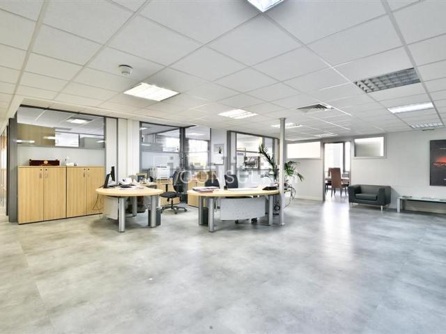 Bureau vente à Les Bureaux de la Colline, Saint-Cloud