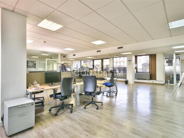 Bureau vente à Les Bureaux de la Colline, Saint-Cloud