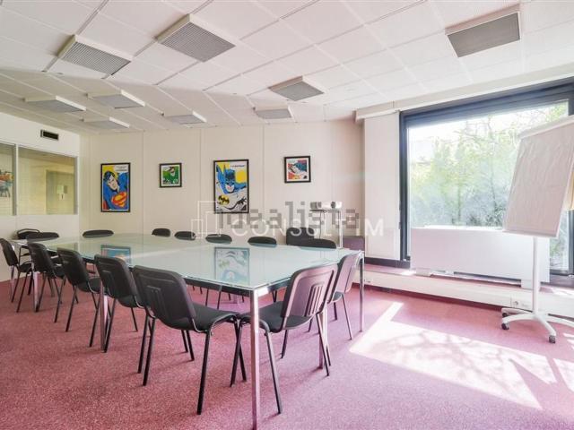 Bureau vente à Les Bureaux de la Colline, Saint-Cloud