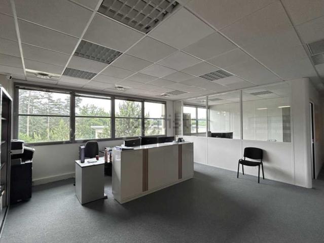 Bureau location à Le But, Saint-Genis-Laval