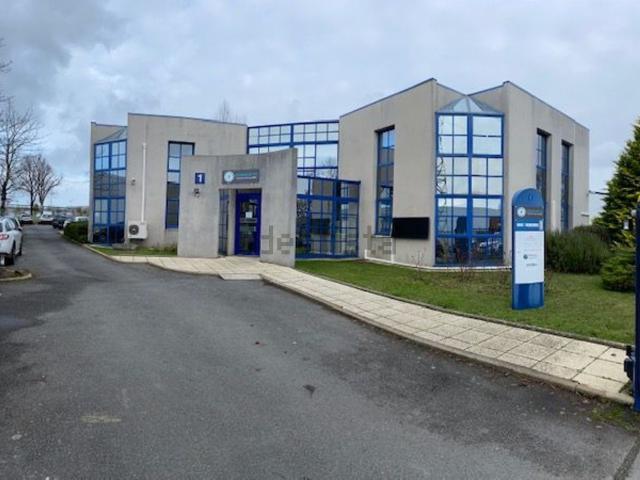 Bureau vente à Zone d'aménagement commercial de la Pentecôte, Sautron