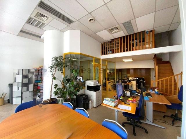 Bureau location à Les Prés Verdy, Sèvres