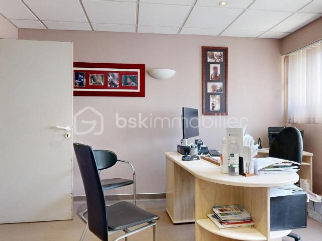 Bureau vente à Estavel, Brive-la-Gaillarde
