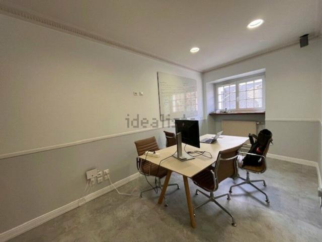 Bureau vente à Centre - Le Port, Vannes