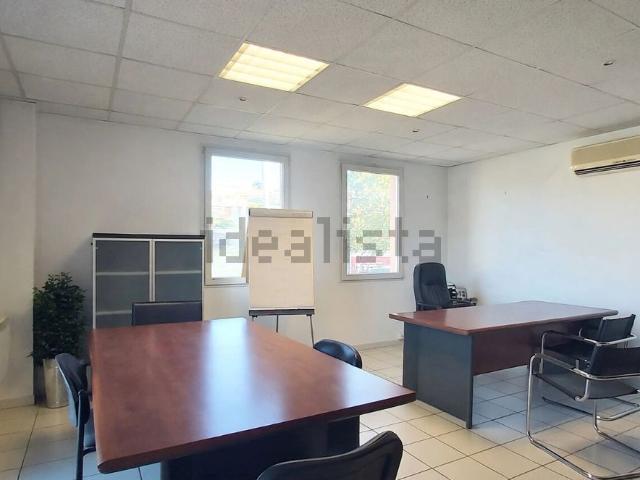 Bureau vente à Vauvert, Gard