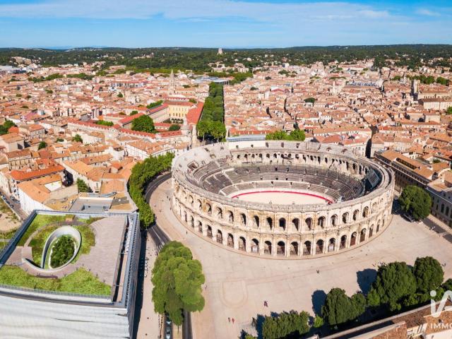 Bureau vente à Nîmes