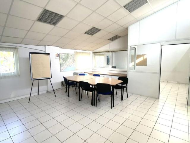 Bureau vente à Nîmes