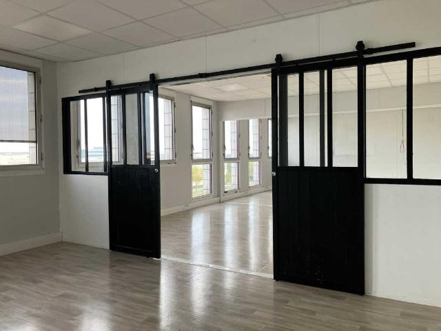 Bureau vente à Versailles, Montigny-le-bretonneux