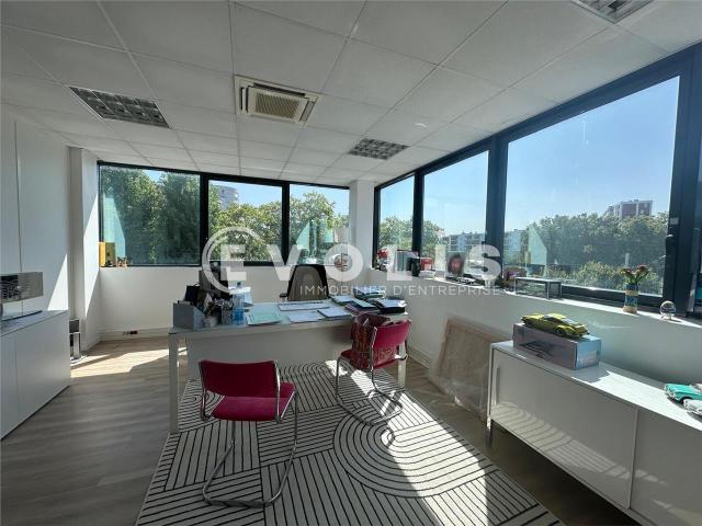 Bureau location à Villeneuve-la-Garenne, Hauts-de-Seine