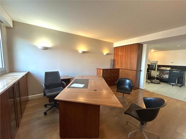 Bureau vente à Bordeaux