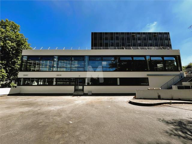 Bureau vente à Évry, Petit-bourg