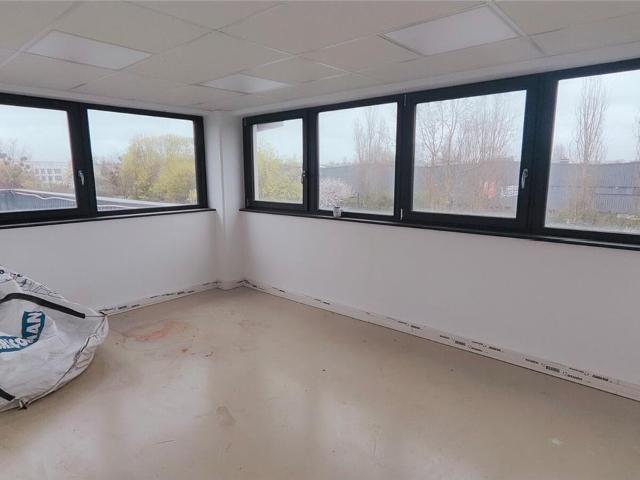Bureau vente à Évry, Petit-bourg