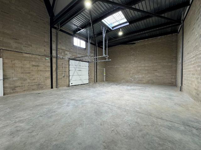 Local Commercial vente à Pontoise, Labbeville