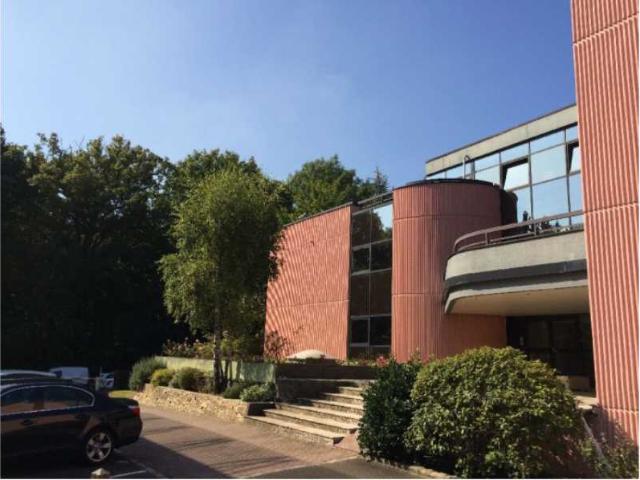 Local Commercial vente à Versailles, Jouy-en-josas