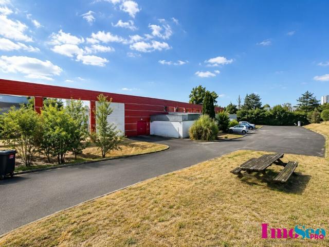 Local Commercial vente à Zone d'activités La Gardette, Lormont