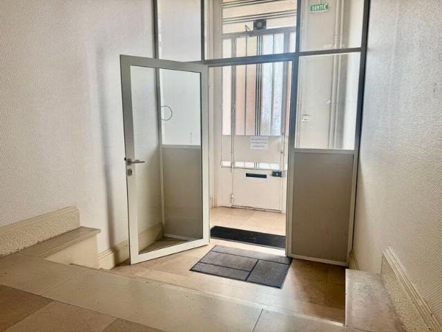 Bureau vente à Lyon, Métropole de Lyon