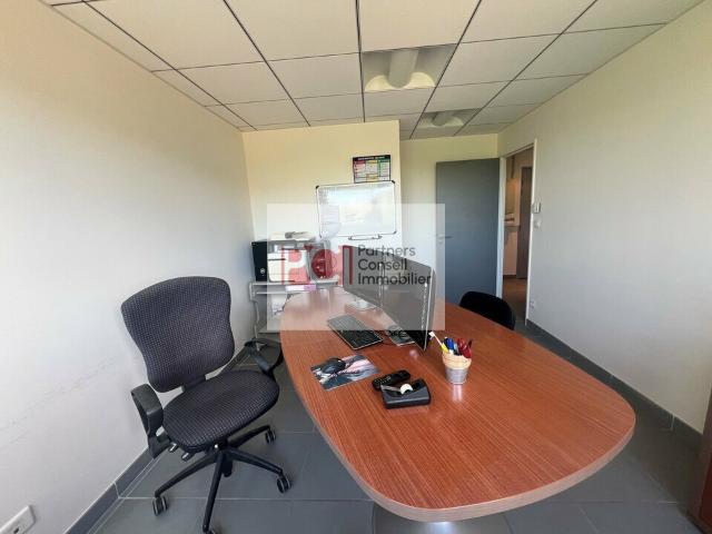 Bureau vente à Nîmes